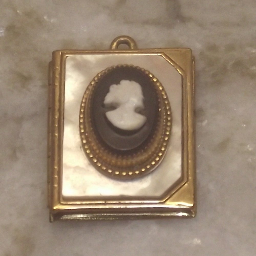 Vintage cameo locket